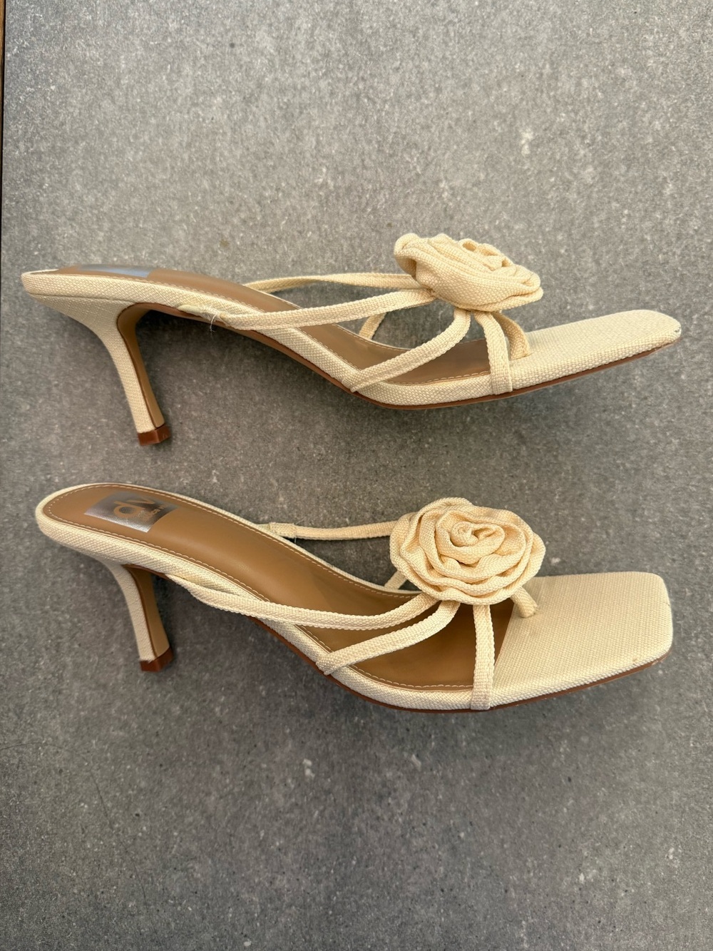 DV Dolce Vita Zelly Rosette Sandal Cream Canvas Strappy Heels Size 11 - Picture 5 of 10